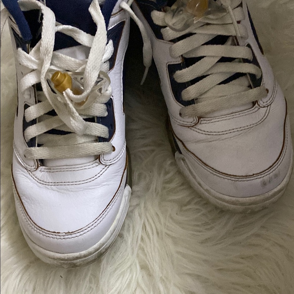JORDANS Youth Size 6 - Picture 7 of 9